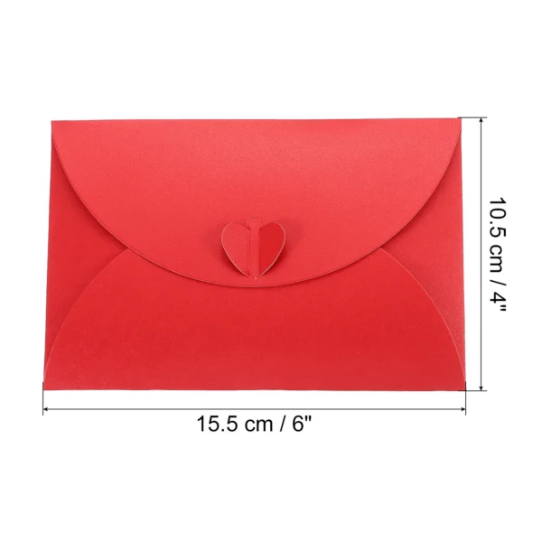 Mini sobre de papel nacarado con cierre en forma de corazón