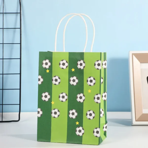 Bolsas de papel con la temática de fútbol de con asas, bolsas de recuerdo de celebraciones, cumpleaños para chuches, detalles y  decoración deportiva