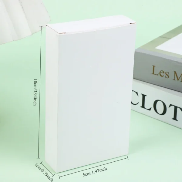 Cajas pequeñas de papel de cartón blanco