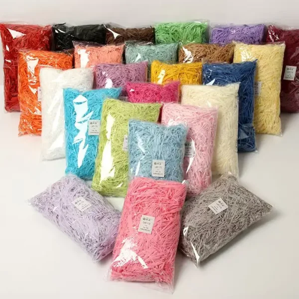 Hebras de papel arrugadas multicolores, confeti arrugado triturado, relleno de caja,