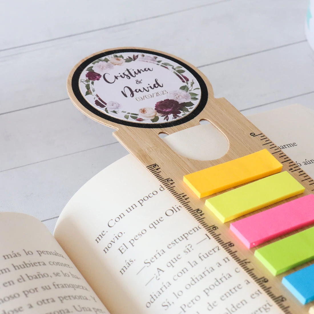 Marca páginas personalizado con pegatina, de madera - Imagen 4